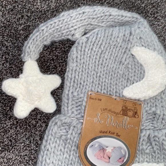 NWT Newborn Photo Hand Kit Set Size 0-3 Months - Picture 3 of 8